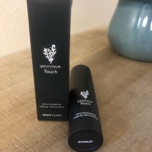 Younique stick foundation - Scarlet